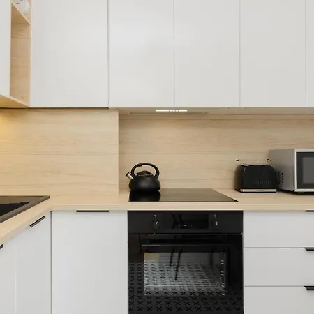 Daire Spacious Suwalska Targowek By Renters Varşova