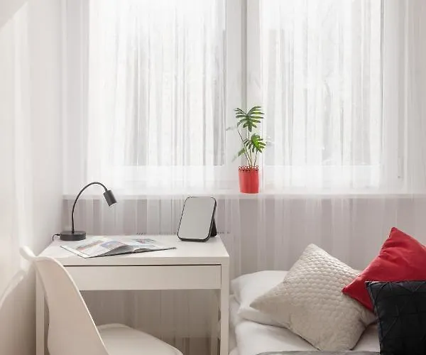 Spacious Suwalska Targowek By Renters 公寓