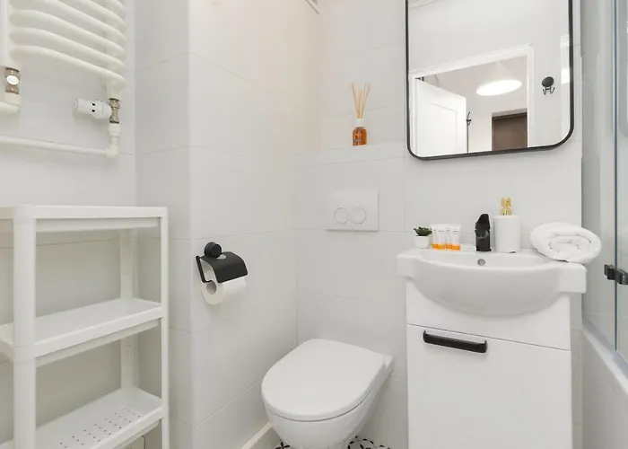 Spacious Suwalska Targowek By Renters 公寓